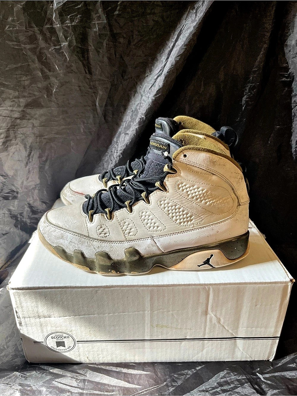 Jordan Air Jordan 9 Retro Sneakers White & Gold US 10.5 no box no insoles